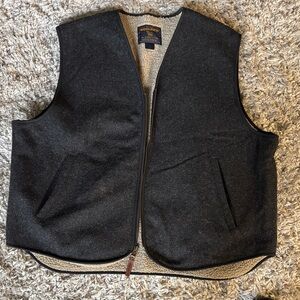 Woolrich Charcoal Zip-Up Vest